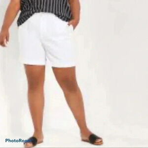 JOE FRESH WHITE SHORTS  Sz M